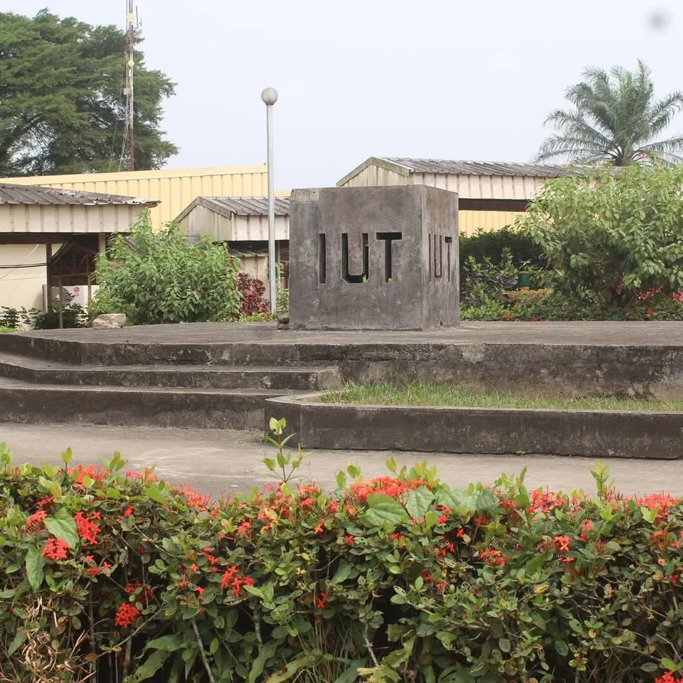 Entrée du campus de l’IUT de Douala à Ndogbong
